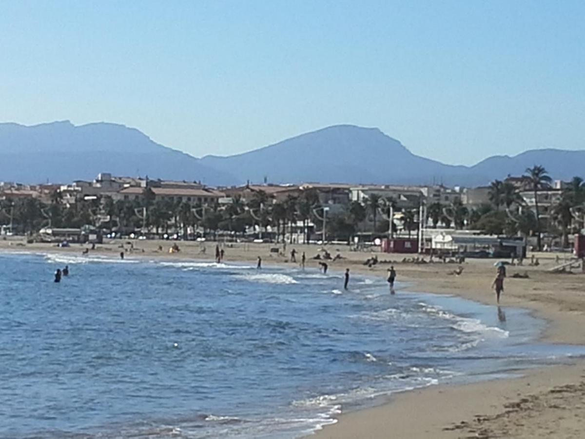 50 M De La Plage! Proche Du Centre Ville! Piscine! Vue Sur Mer Et Montagnes! Wifi! 2 Velos A Disposition! Камбрильс Экстерьер фото