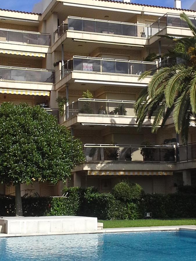 50 M De La Plage! Proche Du Centre Ville! Piscine! Vue Sur Mer Et Montagnes! Wifi! 2 Velos A Disposition! Камбрильс Экстерьер фото