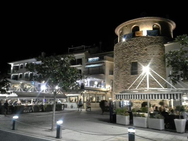 50 M De La Plage! Proche Du Centre Ville! Piscine! Vue Sur Mer Et Montagnes! Wifi! 2 Velos A Disposition! Камбрильс Экстерьер фото